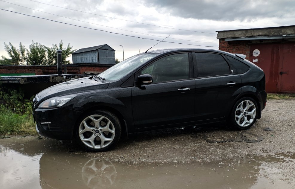 Ford Focus 2 хэтчбек на дисках