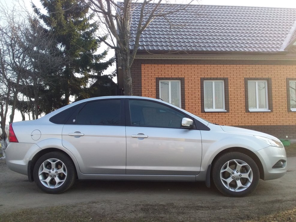 Ford Focus 2 седан на дисках