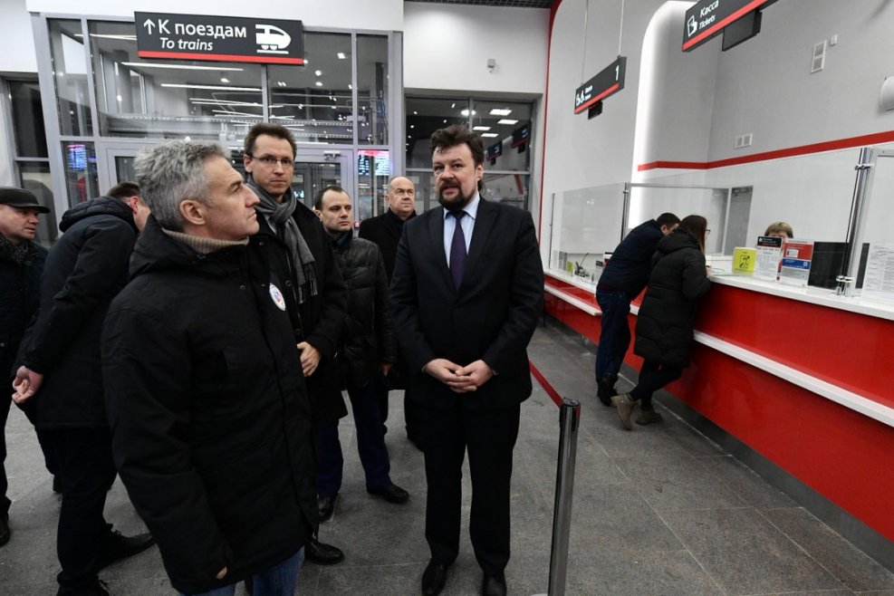 Вагон-ресторан в двухэтажном поезде