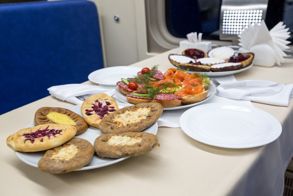 Двухэтажный поезд Мурманск Санкт-Петербург