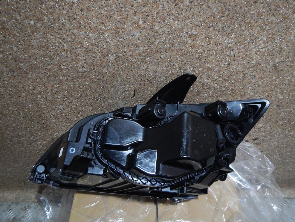 Фара правая Ford Focus 2 2005-2008