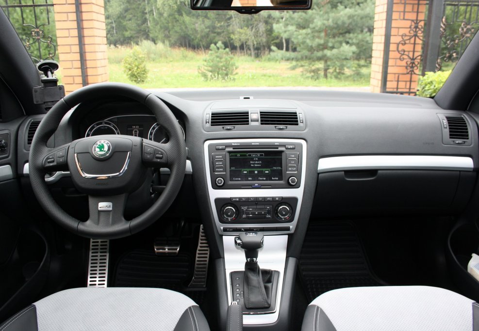 Skoda Octavia RS 2011 салон