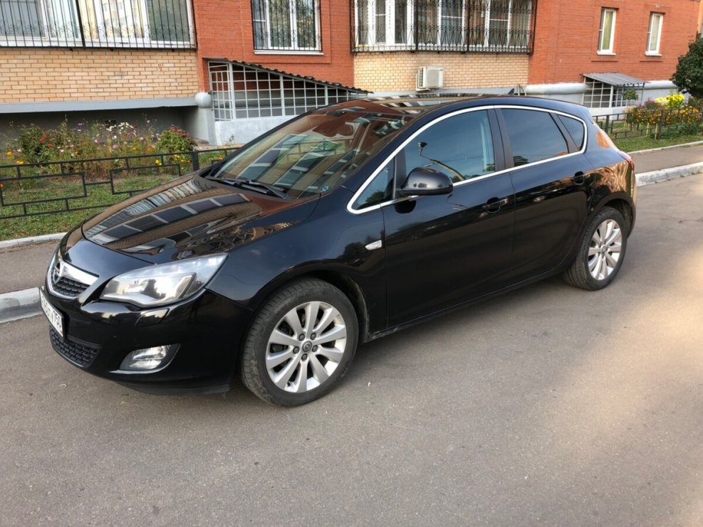 Opel Astra j 2010 черная