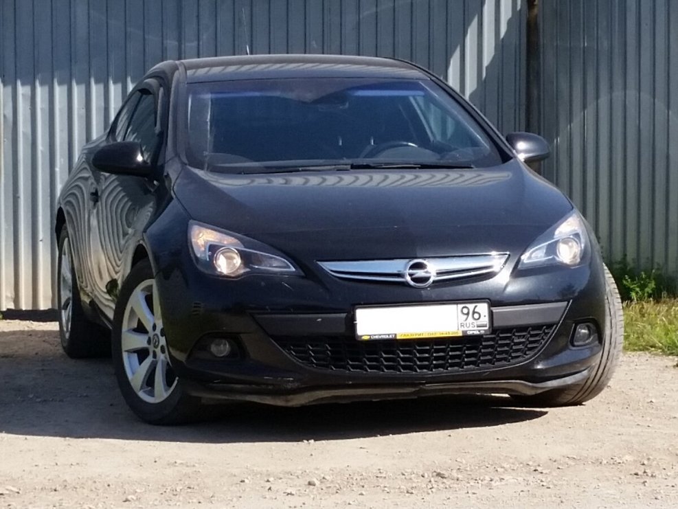 Opel Astra GTC 2012 черная