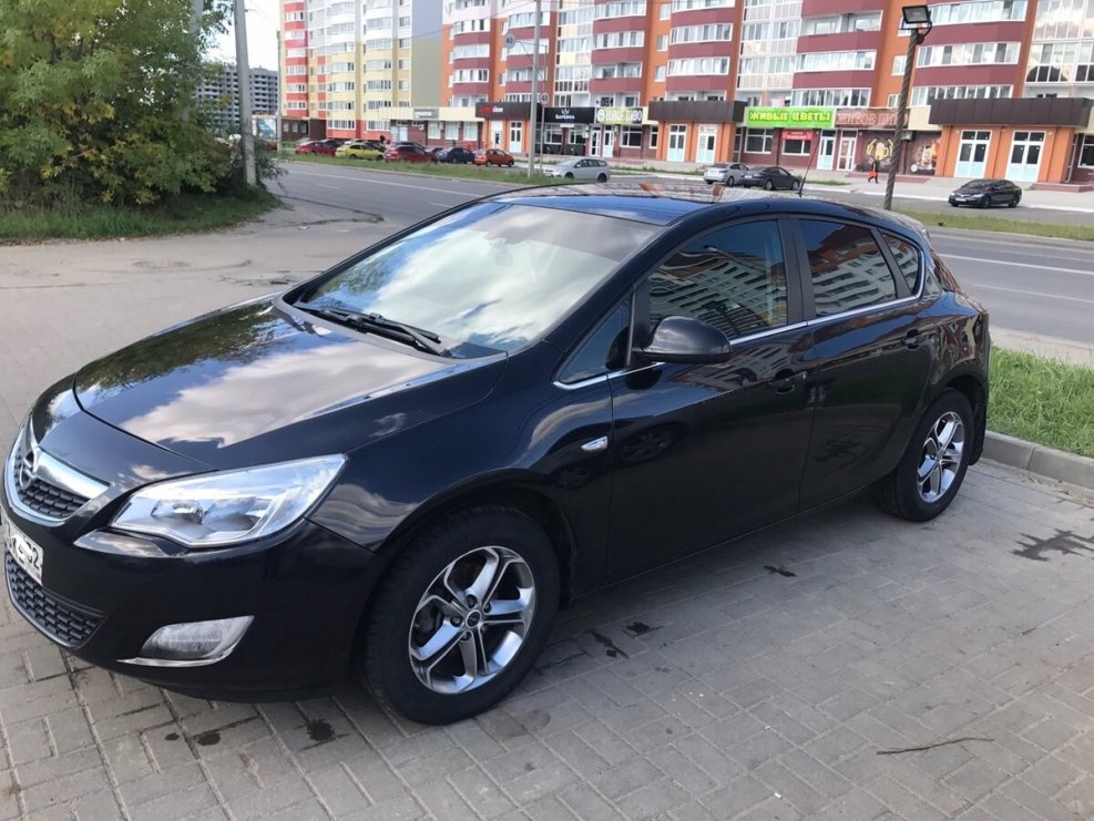 Opel Astra j 2010 черная