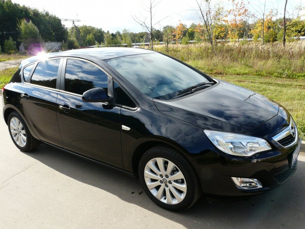 Opel Astra GTC 2014 черный
