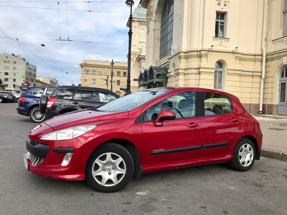 Пежо 308 красный