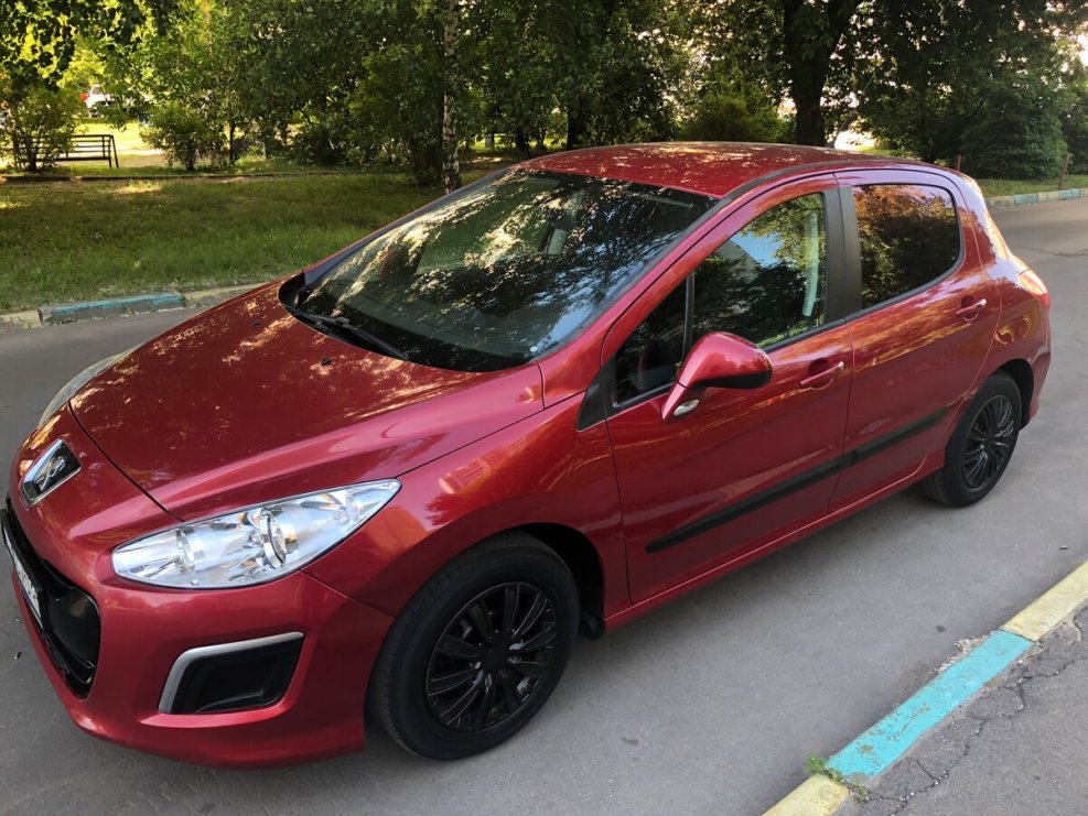 Peugeot 308 красный