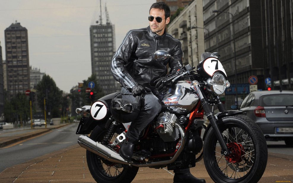 Moto Guzzi v7 Police