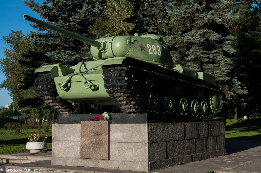 Памятник танку кв 2