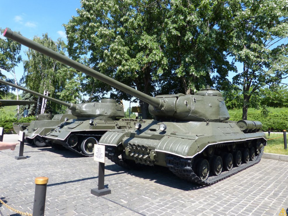 Советский танк ИС 1