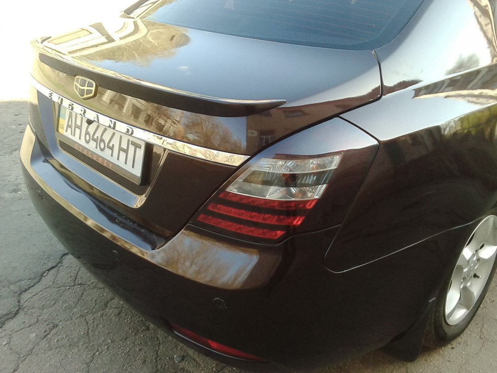 Geely Emgrand ec7 сзади