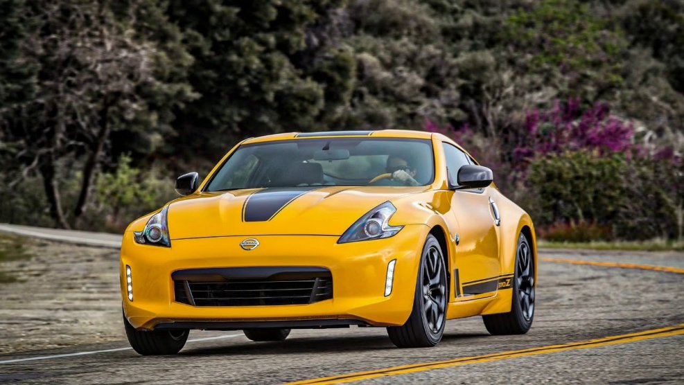 Спорткар Ниссан 370z