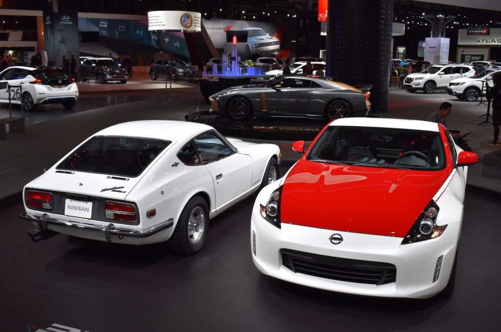 Nissan спорткар 200