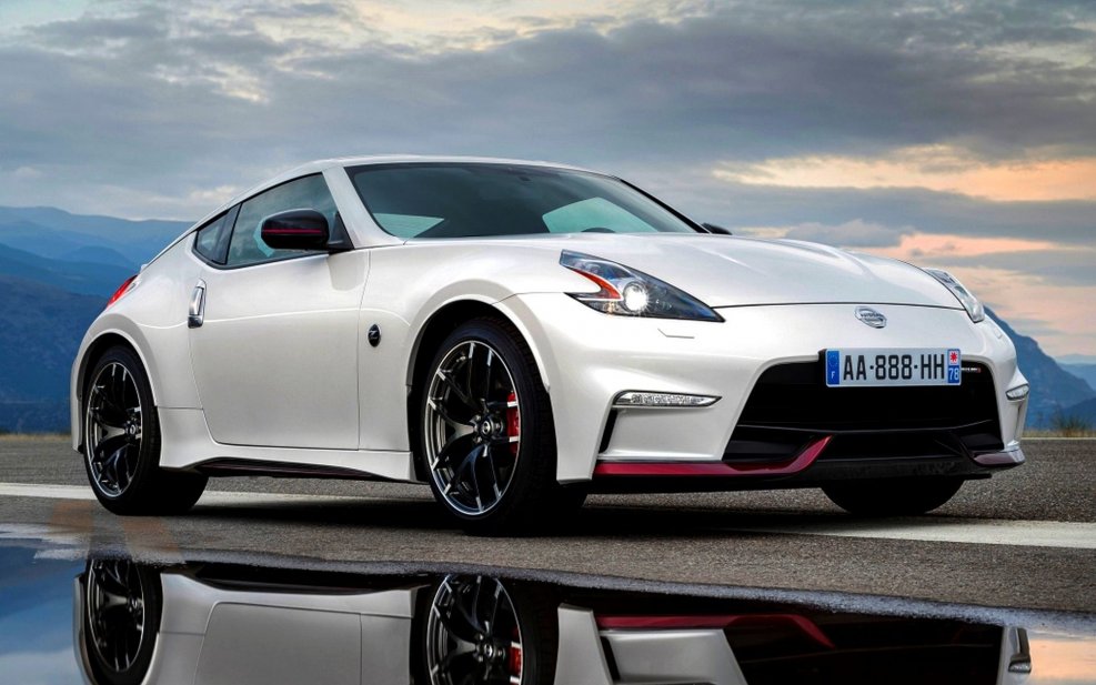 Nissan спорткар 370z