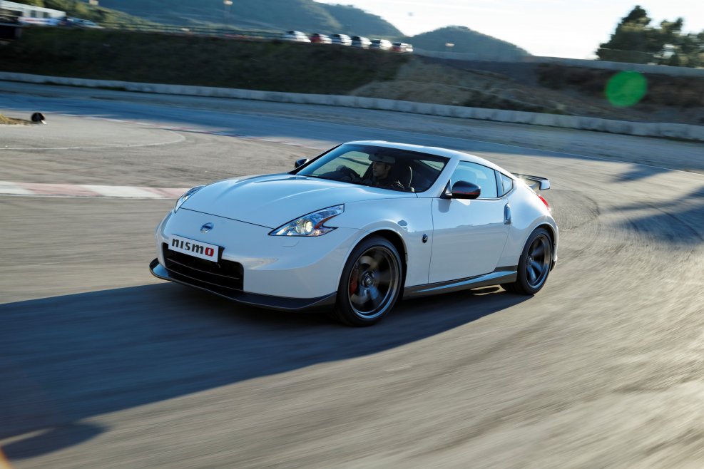 Машина Ниссан 370z