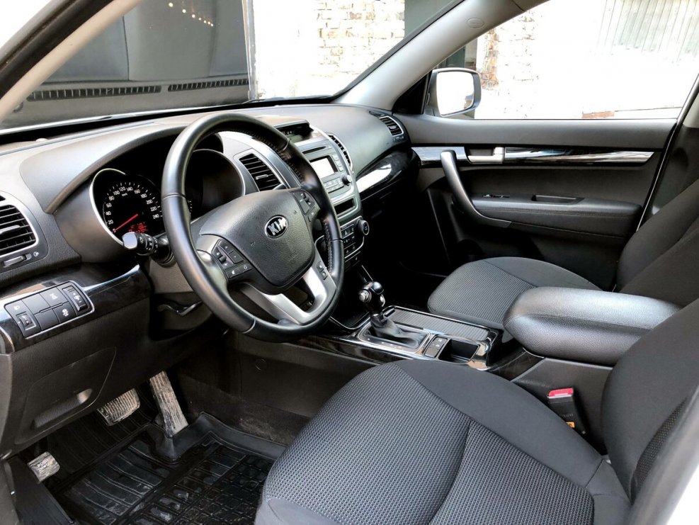 Kia Sorento II салон