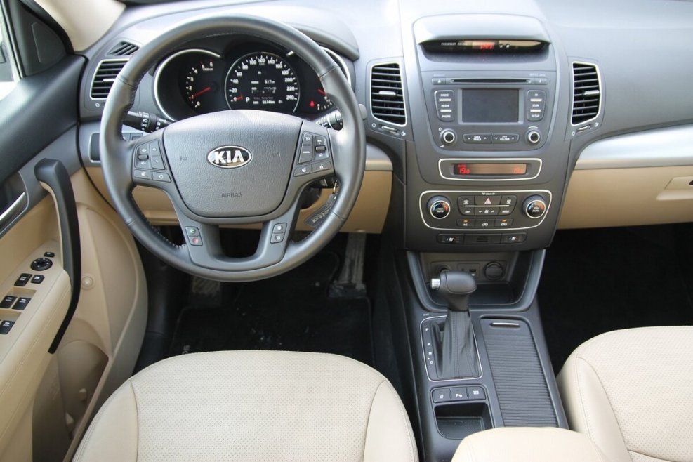 Kia Sorento 2012 интерьер