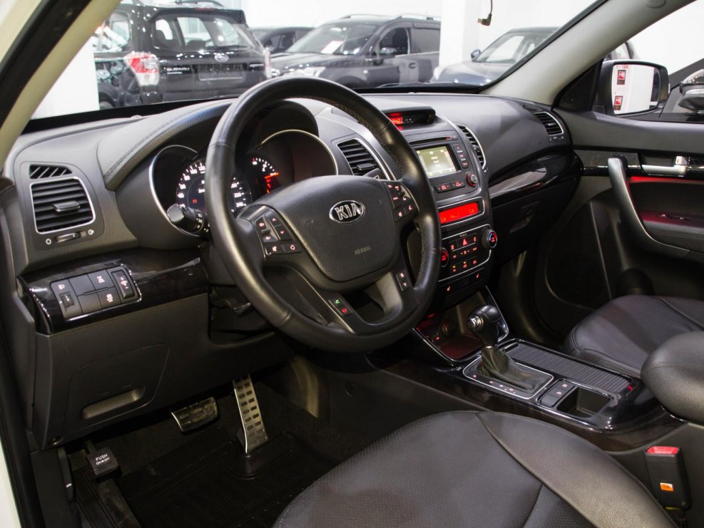 Kia Sorento r 2011 Salon