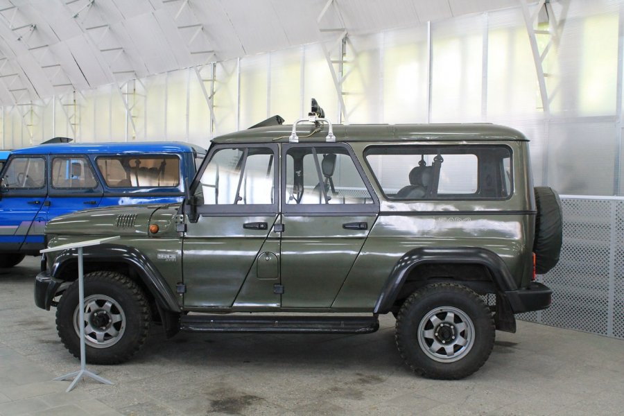 УАЗ длиннобазный 3159