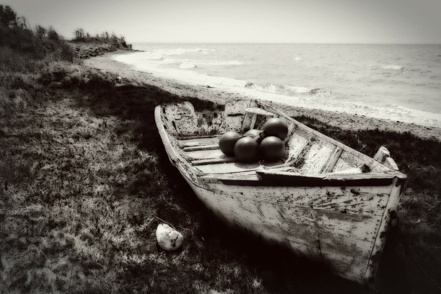 Лодка в море