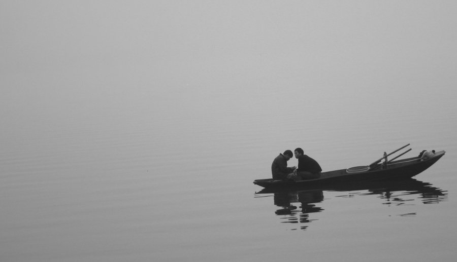Лодка в море