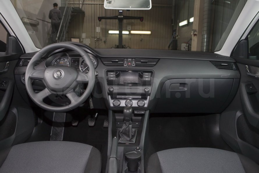 Octavia Active 1.6 MPI салон