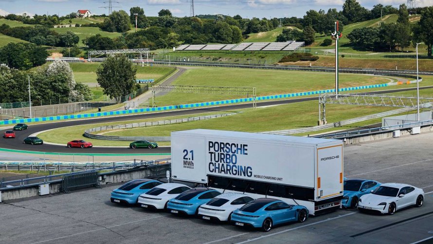 Зарядная станция Porsche