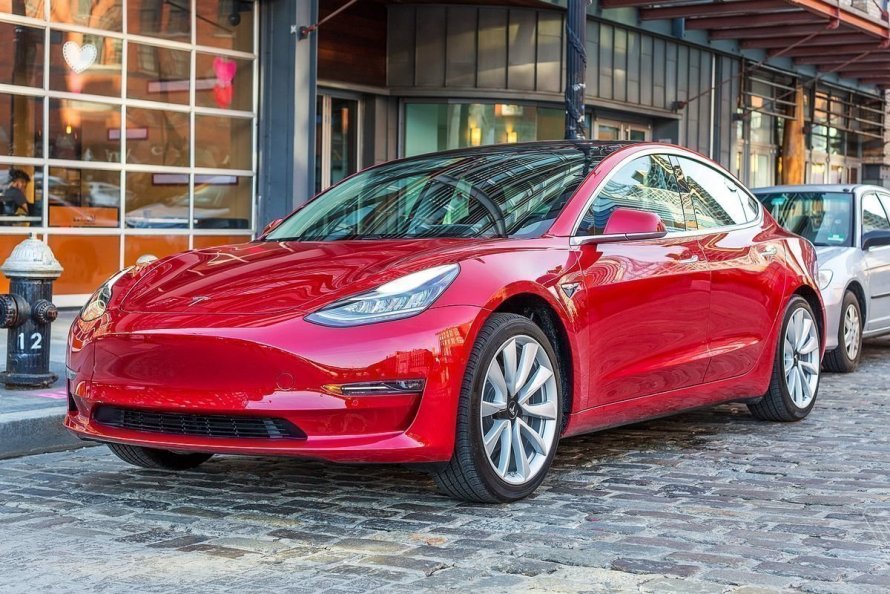 Машина Tesla model 3