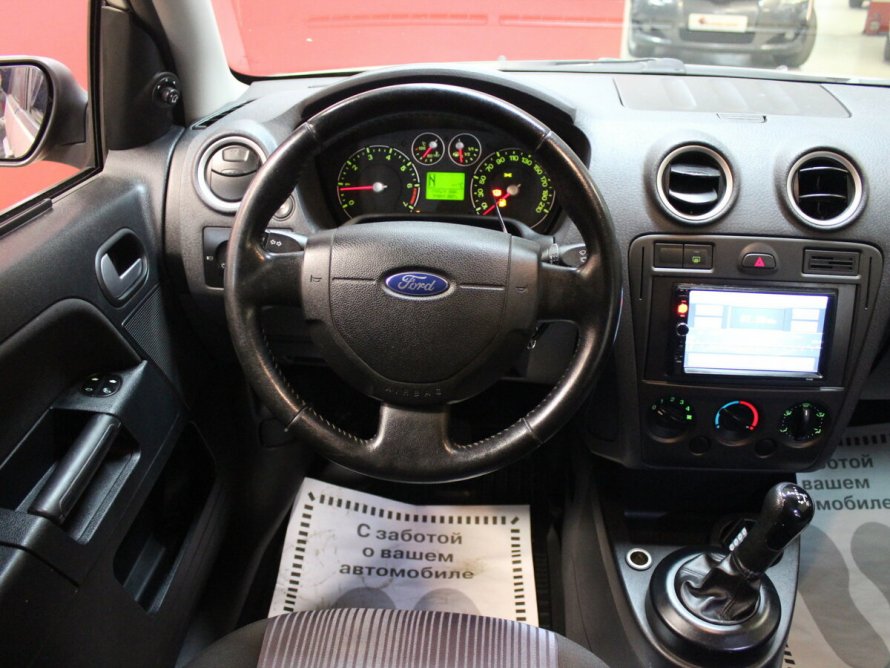 Форд Фьюжн 1.6 автомат панель