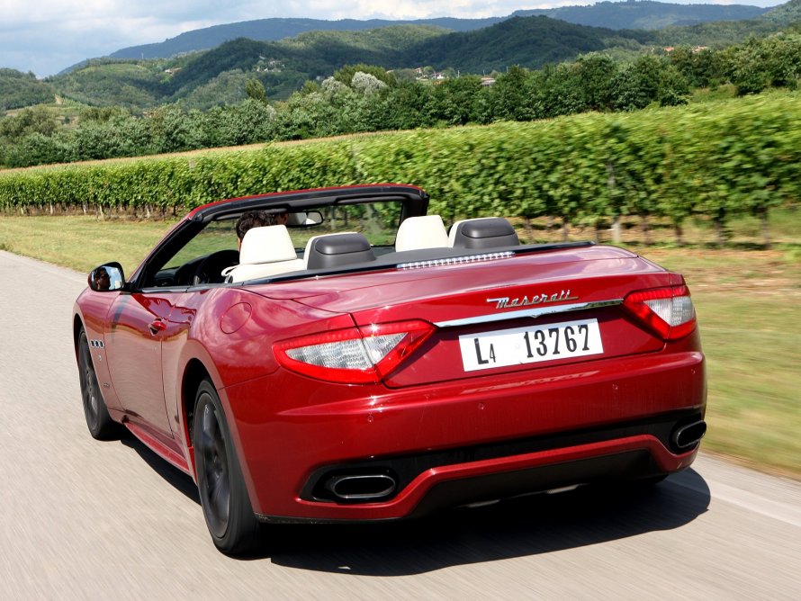 Maserati GRANCABRIO красный