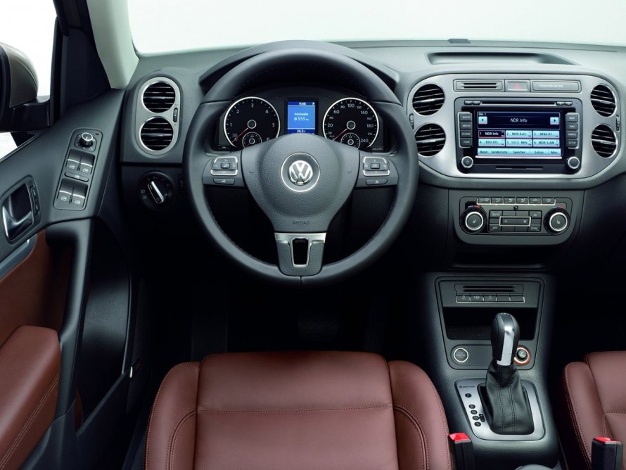 Volkswagen Tiguan 2015 года салон