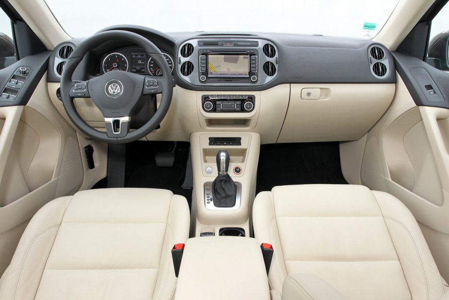 Volkswagen Tiguan 2015 года салон