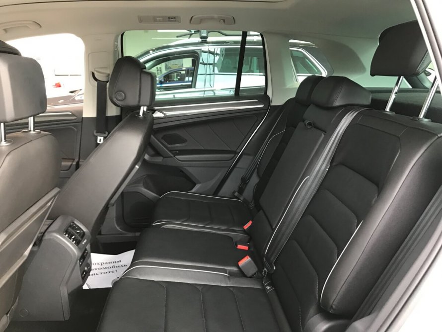 Volkswagen Tiguan 2020 салон задний ряд