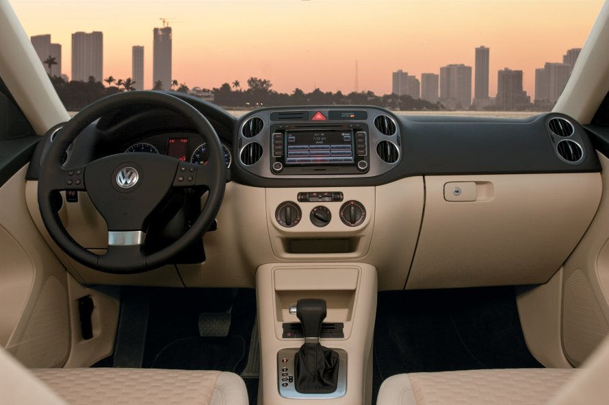 Volkswagen Tiguan 2009 салон