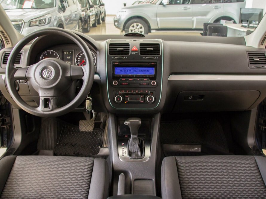 Volkswagen Jetta 2010 салон