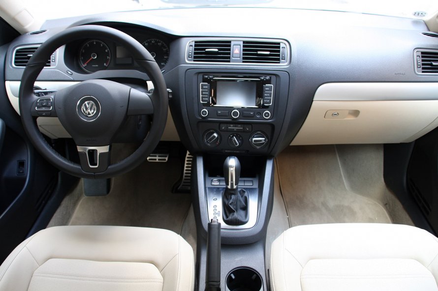 Volkswagen Jetta 2011 салон