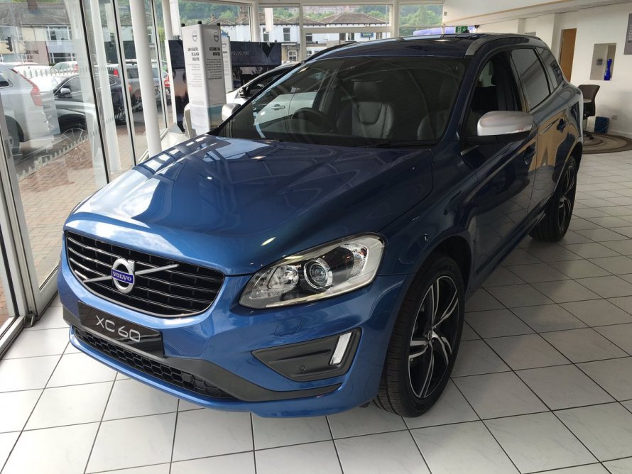 Volvo xc60 2020 в синем цвете