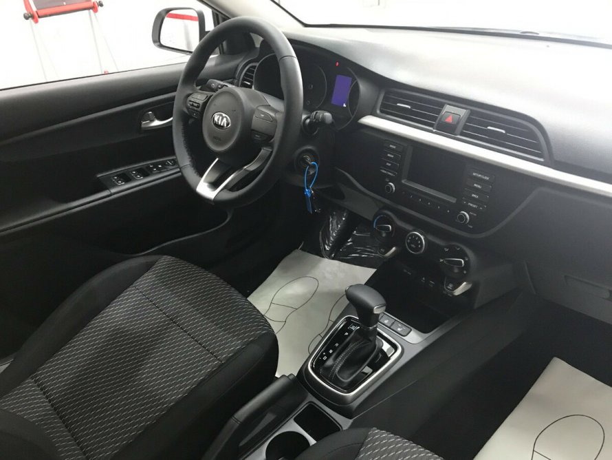 Kia Rio x-line 2018 салон