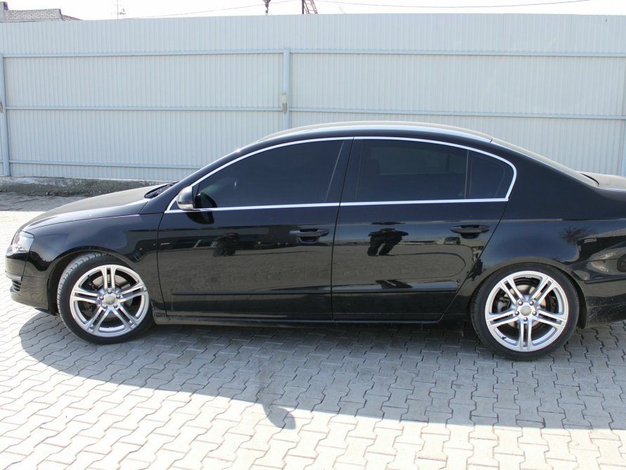 Volkswagen Passat b6 седан на дисках