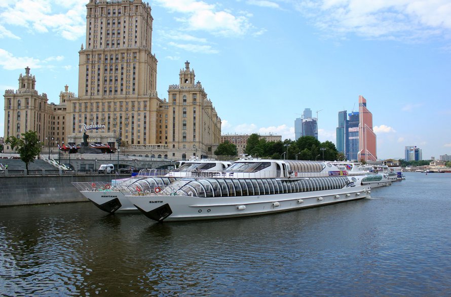 Флотилия Рэдиссон причал гостиница Украина