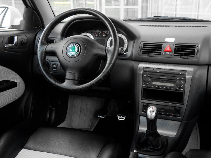 Skoda Octavia Tour 2010 салон