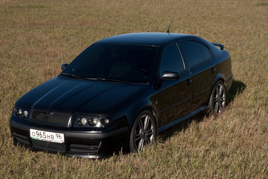 Skoda Octavia Tour черная