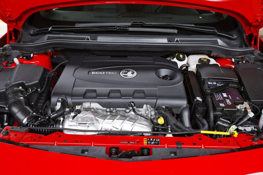 Opel Astra GTC под капотом