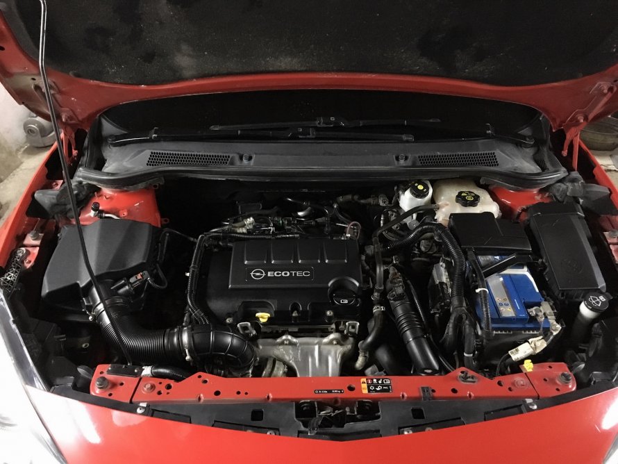 Подкапотка Opel Astra j