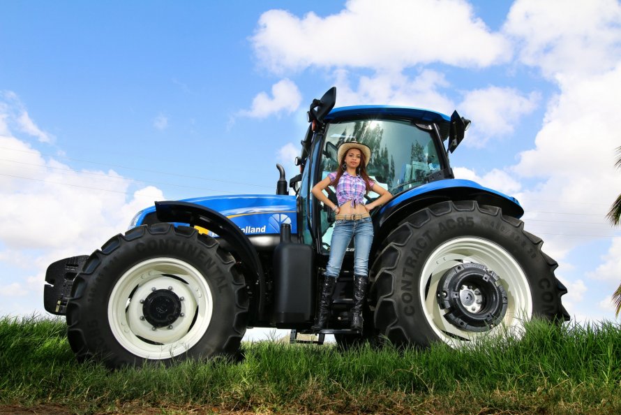 New Holland Traktör