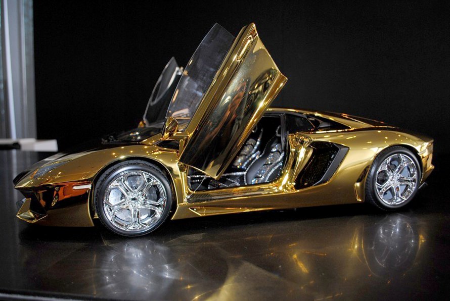 Lamborghini Aventador из золота