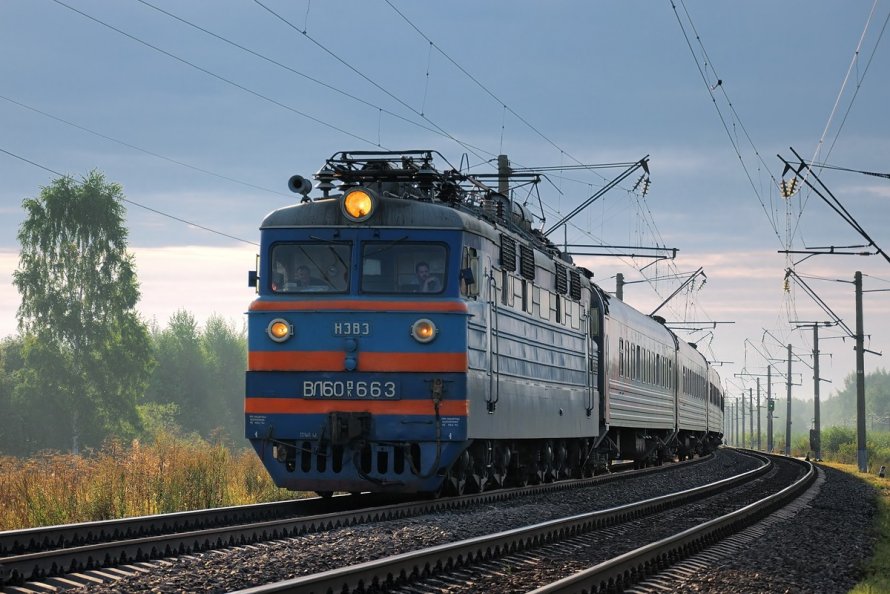 Электровоз вл60 663 с поездом