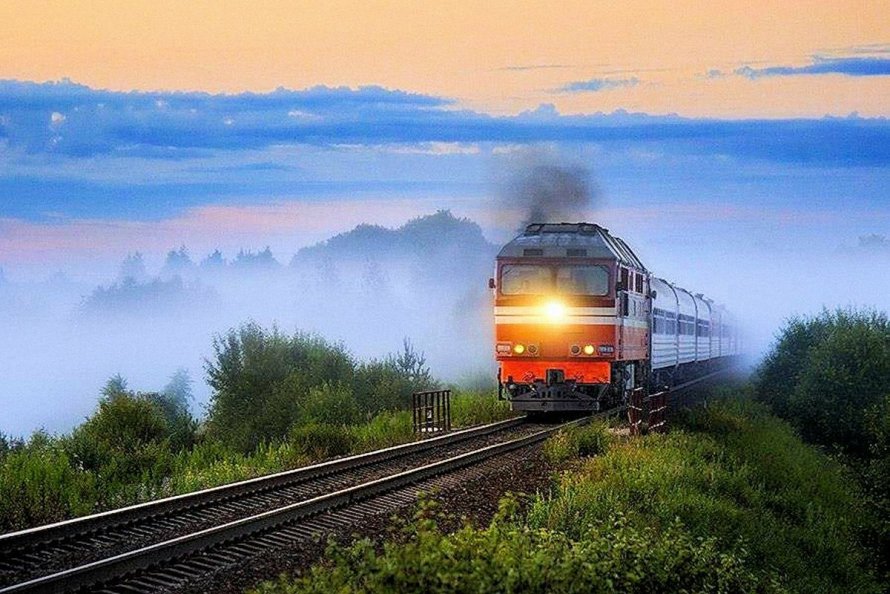 Поезд красивый пейзаж