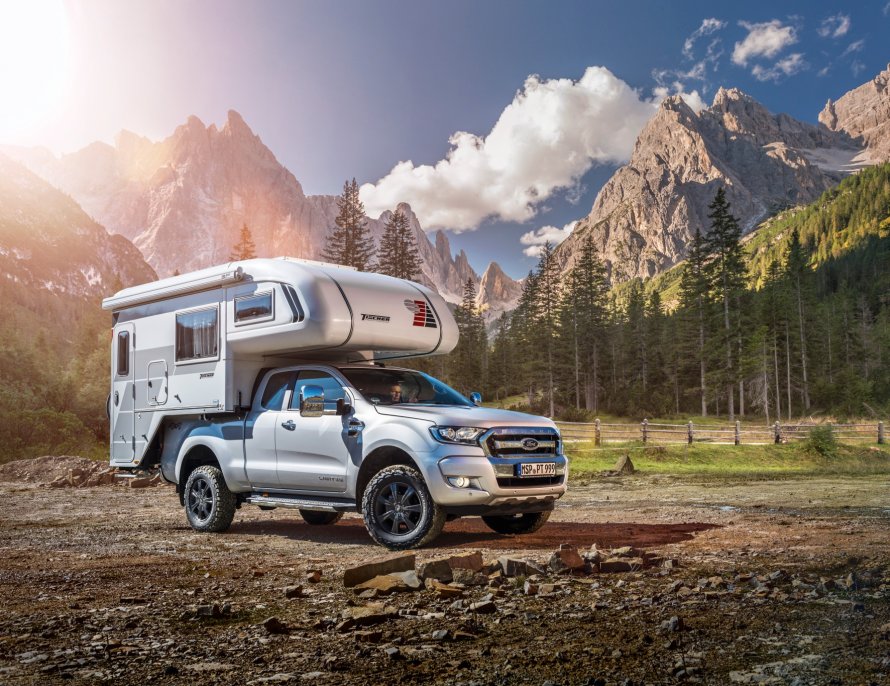 Ford f550 EARTHROAMER.